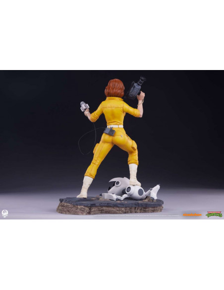 TMNT APRIL O'NEIL 1:4 STATUE