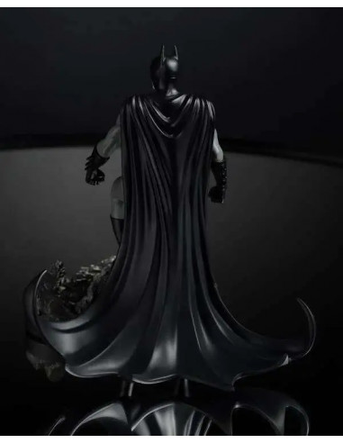 DC DIRECT BATMAN BLACK & WHITE BY BJORN BARENDS STATUE