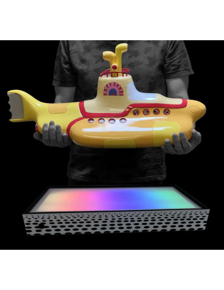 THE BEATLES YELLOW SUBMARINE STUDIO SCALE MODEL