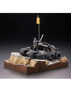 THE DARK KNIGHT TRILOGY LEGACY BATMOBILE TUMBLER IN GOTHAM CITY DIORAMA 2