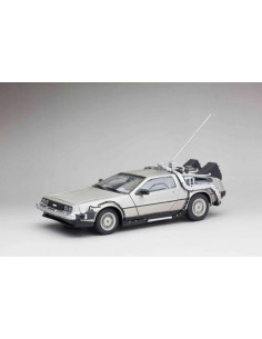 BACK TO THE FUTURE  DE LOREAN DIE-CAST 1:18 SCALE MODEL 2