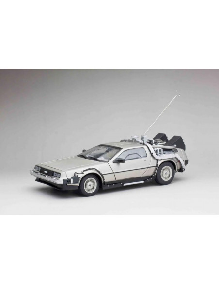 BACK TO THE FUTURE  DE LOREAN DIE-CAST 1:18 SCALE MODEL