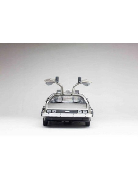 BACK TO THE FUTURE  DE LOREAN DIE-CAST 1:18 SCALE MODEL