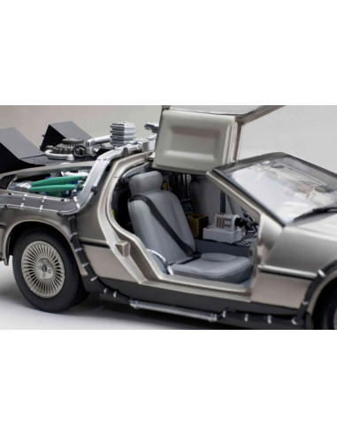 BACK TO THE FUTURE  DE LOREAN DIE-CAST 1:18 SCALE MODEL