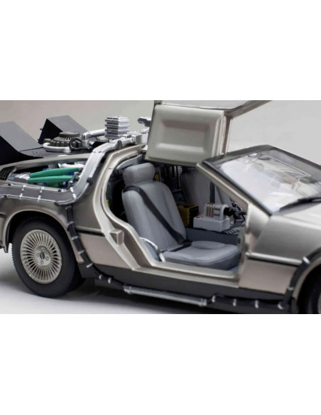 BACK TO THE FUTURE  DE LOREAN DIE-CAST 1:18 SCALE MODEL