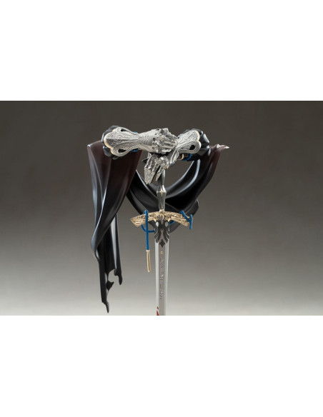 Reverse: 1999 Limepie Series PVC Statue Knight 17 cm
