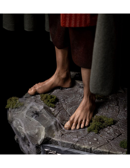 Lord of the Rings Life-Size Statue Frodo 152 cm