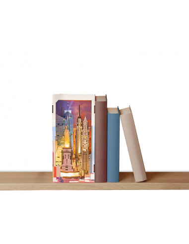 NEW YORK TINY ADVENTURES BOOK NOOK