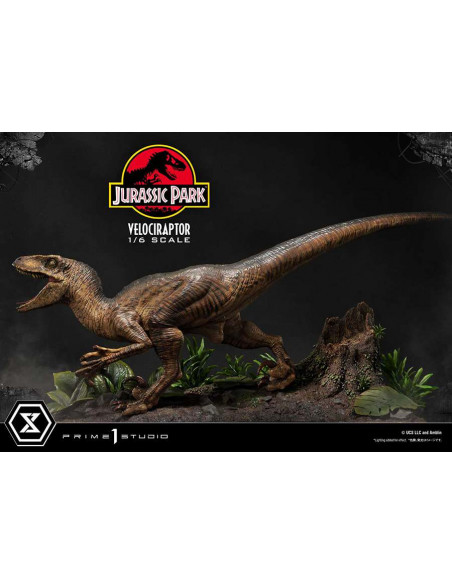 JURASSIC PARK VELOCIRAPTOR ATTACK STATUE