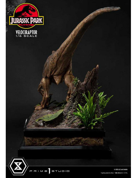 JURASSIC PARK VELOCIRAPTOR ATTACK STATUE