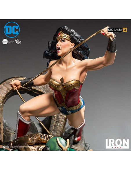 WONDER WOMAN VS DARKSEID 1/6 DIORAMA