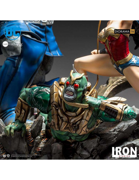 WONDER WOMAN VS DARKSEID 1/6 DIORAMA