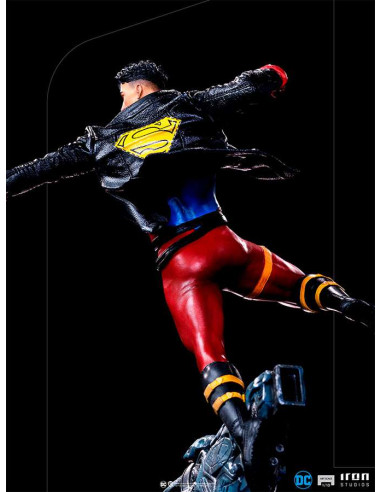SUPERBOY DELUXE 1/10 ART STATUE